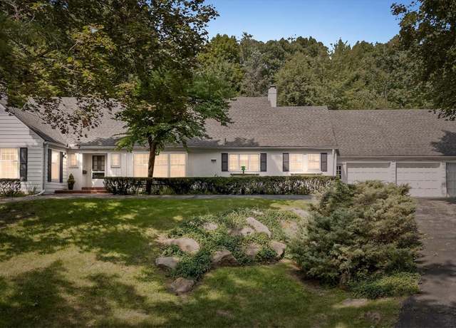 Property at 1366 Conge Dr, Bloomfield Hills, MI 48304, 5 beds, 3.5 baths