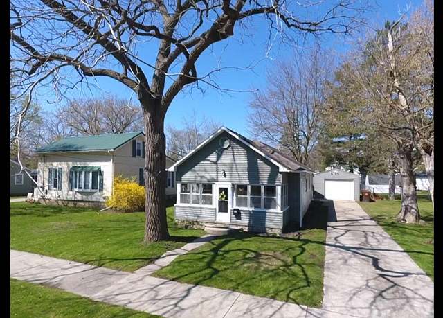 Property at 704 S Clinton Ave, St Johns, MI 48879, 3 beds, 1 bath