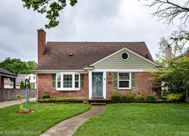 Property at 2828 Trafford Rd, Royal Oak, MI 48073, 3 beds, 2 baths