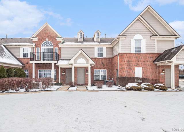 Property at 27636 Hidden Oaks Dr, Trenton, MI 48183, 2 beds, 2 baths
