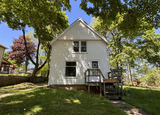 Property at 1314 Blakeslee St, Kalamazoo, MI 49006, 4 beds, 1.5 baths