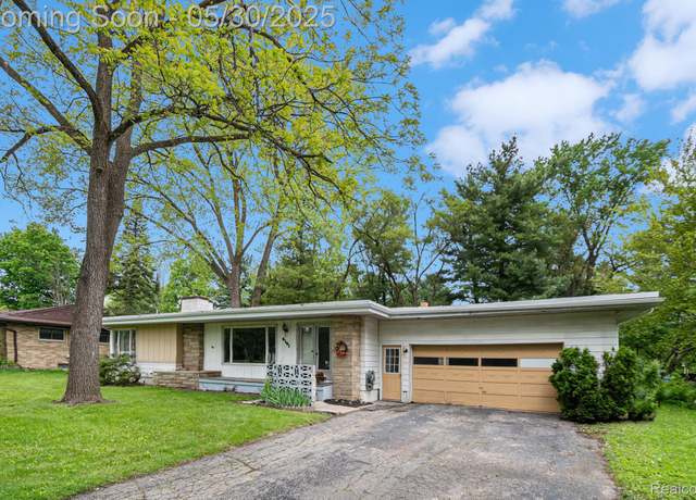Property at 6151 Woodmoor Dr, Burton, MI 48509, 2 beds, 1.5 baths