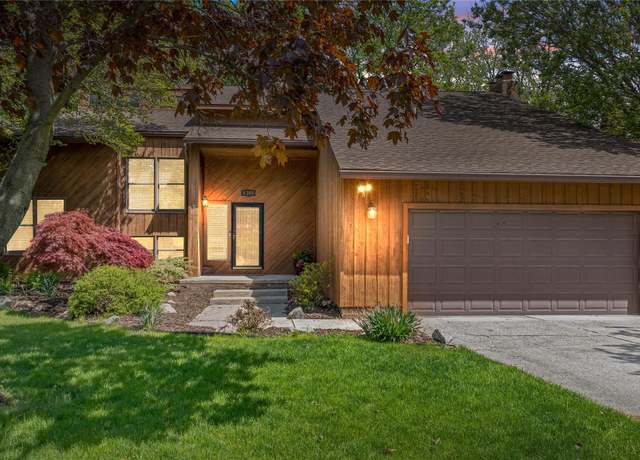 Property at 8206 Saint James Ct, Grosse Ile, MI 48138, 3 beds, 2.5 baths