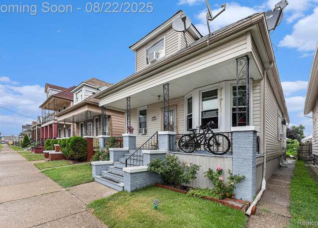 Property at 12090 Gallagher St, Hamtramck, MI 48212, 5 beds, 2.5 baths