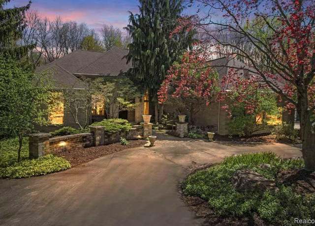 Property at 1293 Huntcliff Ct, Milford, MI 48380, 4 beds, 4 baths