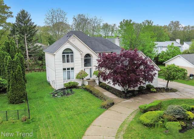 Property at 2337 Horseshoe Dr, West Bloomfield, MI 48322, 5 beds, 4 baths