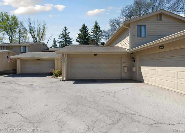 Property at 7454 Bridge Way, West Bloomfield, MI 48322, 4 beds, 2.5 baths