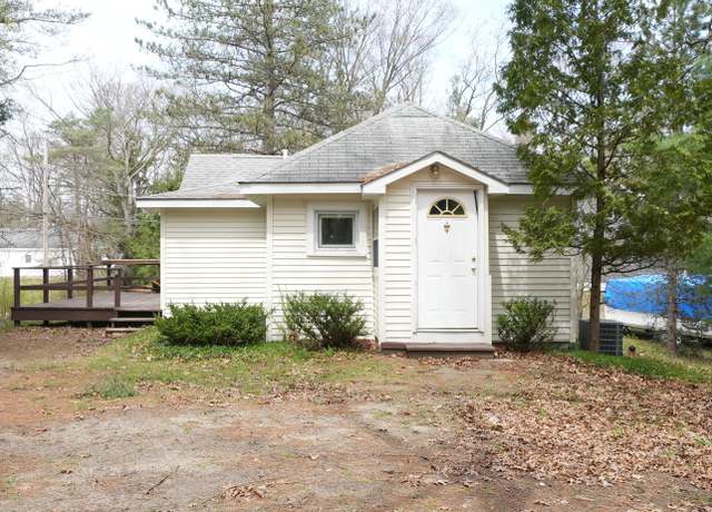 Property at 8488 Vista Dr, Newaygo, MI 49337, 1 bed, 1 bath