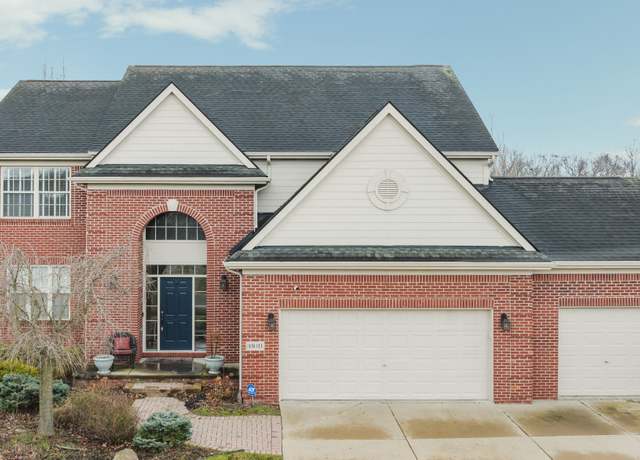 Property at 33011 Brookside Ct, Livonia, MI 48152, 4 beds, 3.5 baths