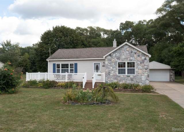 Property at 5140 Eastview Rd, Independence Charter Township, MI 48346, 3 beds, 2.5 baths