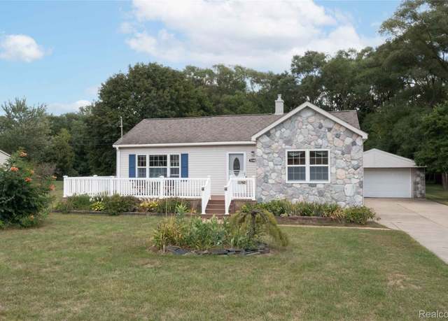 Property at 5140 Eastview Rd, Independence Charter Township, MI 48346, 3 beds, 2.5 baths
