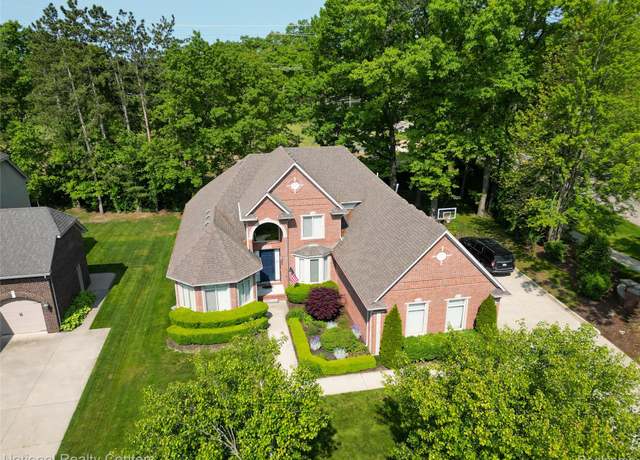 Property at 54959 Glen Oaks Dr, Shelby Twp, MI 48315, 4 beds, 2.5 baths