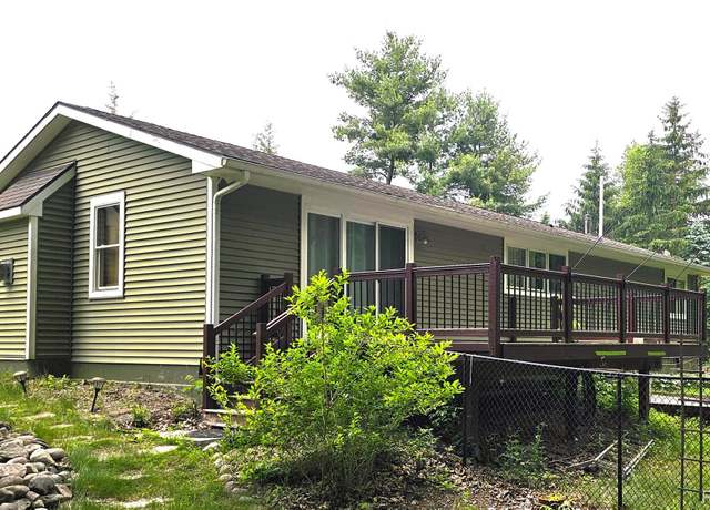 Property at 6778 Strawberry Lake Rd, Whitmore Lake, MI 48189, 3 beds, 1 bath
