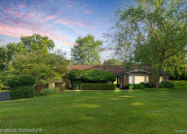 Property at 1656 Keller Ln, Bloomfield Hills, MI 48302, 3 beds, 3 baths
