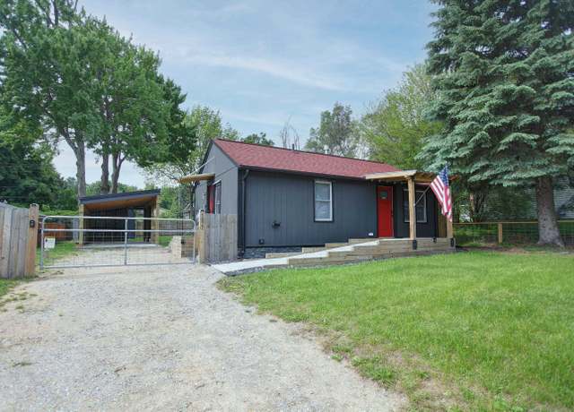 Property at 1077 Oak Ter, Traverse City, MI 49686, 2 beds, 1 bath
