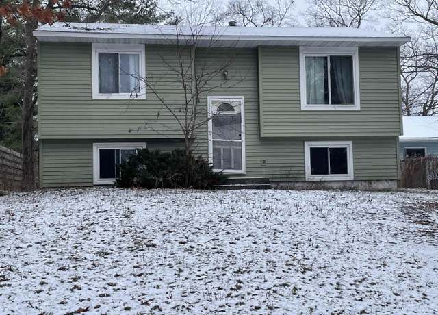 Property at 831 Grant St, Traverse City, MI 49686, 2 beds, 1 bath