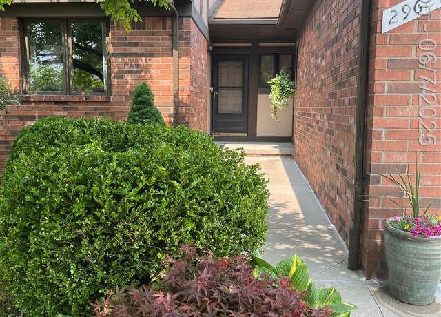 Property at 29624 Red Oak Drive Dr, Warren, MI 48092, 2 beds, 2 baths