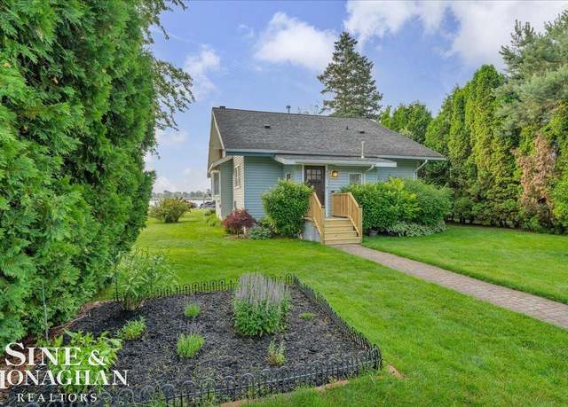 Property at 421 Edgewater Dr, Algonac, MI 48001, 3 beds, 2 baths