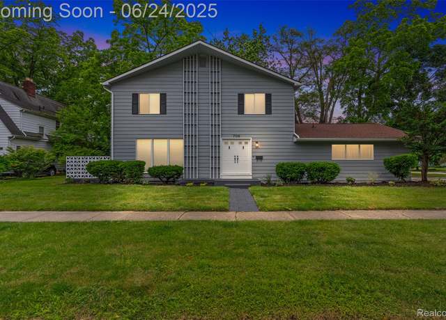 Property at 708 S Franklin Ave, Grand Blanc, MI 48503, 4 beds, 2.5 baths