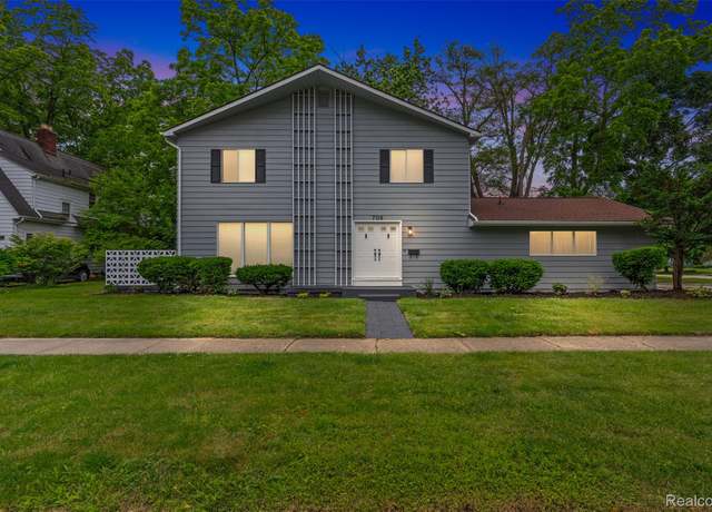 Property at 708 S Franklin Ave, Flint, MI 48503, 4 beds, 2.5 baths