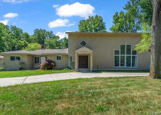 Property at 19580 Parke Ln, Grosse Ile, MI 48138, 7 beds, 4 baths