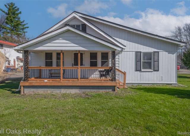 Property at 6123 Lapeer Rd, Burton, MI 48509, 4 beds, 2 baths