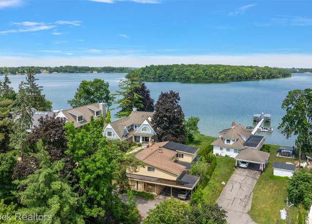 Property at 4848 Willow Ln, Orchard Lake, MI 48324, 4 beds, 2.5 baths