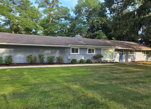 Property at 7251 N Briarcliff Knoll Dr, West Bloomfield Charter Township, MI 48322, 4 beds, 3 baths