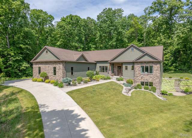 Property at 13333 White Lake Rd, Fenton, MI 48430, 3 beds, 3 baths