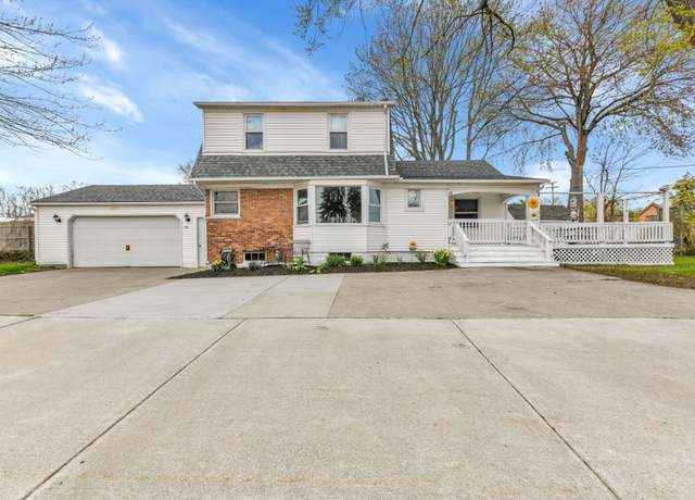 Property at 28 Gratiot Blvd, Marysville, MI 48040, 3 beds, 2 baths