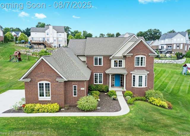 Property at 8028 Trenton Dr, White Lake Charter Township, MI 48386, 4 beds, 2.5 baths