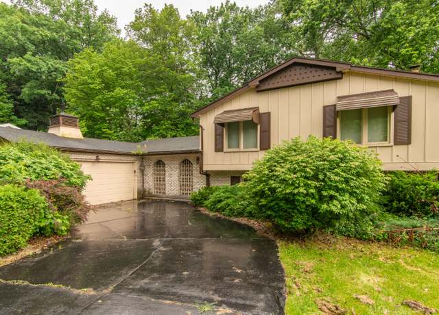 Property at 2618 Pinetree Dr, Flint, MI 48507, 4 beds, 2.5 baths