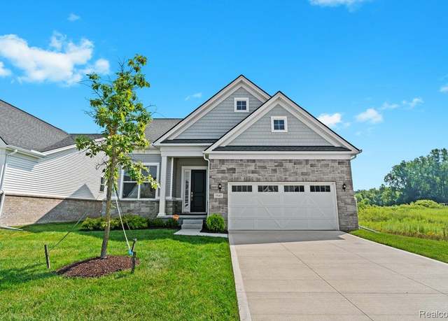 Property at 5545 Helmsdale Blvd, West Bloomfield Charter Township, MI 48322, 3 beds, 3.5 baths