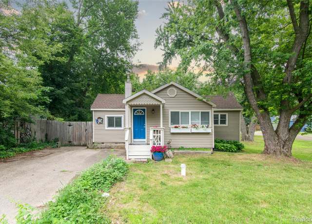 Property at 3110 Brisbane St, Commerce Charter Township, MI 48390, 2 beds, 1 bath