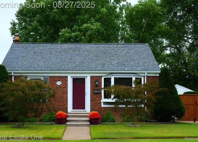 Property at 32201 Rush St, Garden City, MI 48135, 3 beds, 1.5 baths