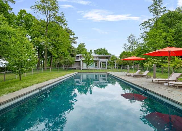 Property at 1600 Rocky Gap Rd, Benton Harbor, MI 49022, 7 beds, 7.5 baths