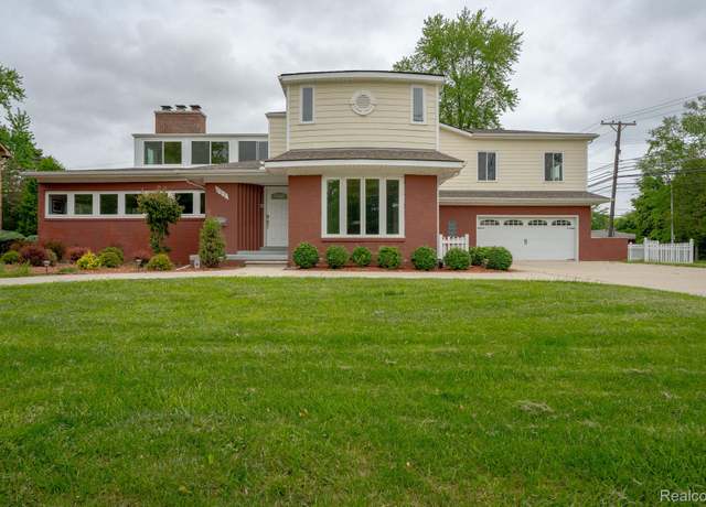 Property at 622 Sunningdale Dr, Grosse Pointe Woods, MI 48236, 5 beds, 4.5 baths