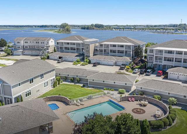 Property at 930 W Savidge St #9, Spring Lake, MI 49456, 3 beds, 2 baths