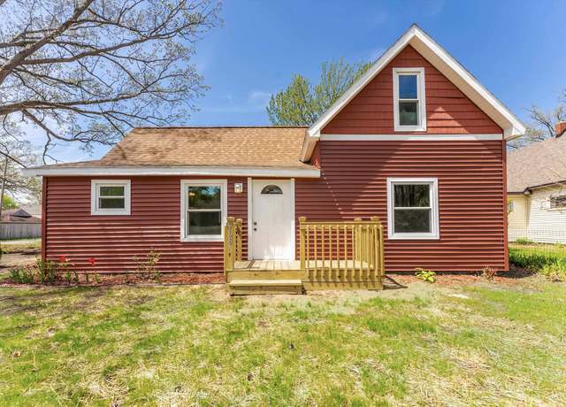 Property at 968 Barlow St, Traverse City, MI 49686, 3 beds, 2 baths