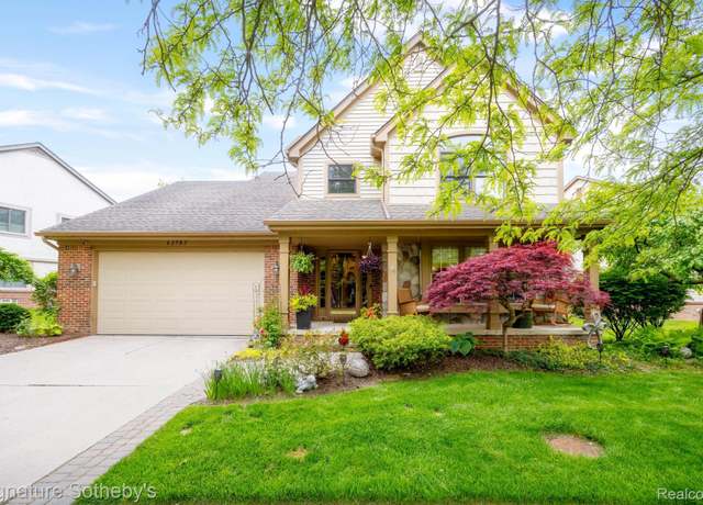 Property at 42797 Brookstone Dr, Novi, MI 48377, 4 beds, 2.5 baths