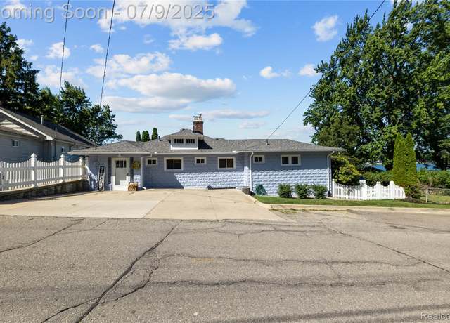 Property at 108 Highland Ave, Lake Orion, MI 48362, 2 beds, 1.5 baths