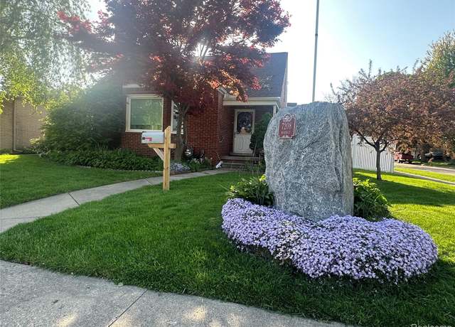 Property at 7208 Rosedale Blvd, Allen Park, MI 48101, 3 beds, 2 baths