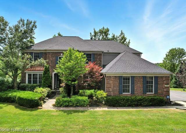 Property at 9058 Ridgefield Dr, Brighton, MI 48114, 4 beds, 4.5 baths