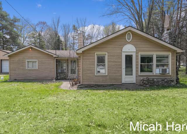 Property at 608 Schultz St NW, Sparta, MI 49345, 3 beds, 1.5 baths