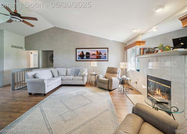 Property at 41250 Scarborough Ct, Clinton Township, MI 48038, 3 beds, 2.5 baths