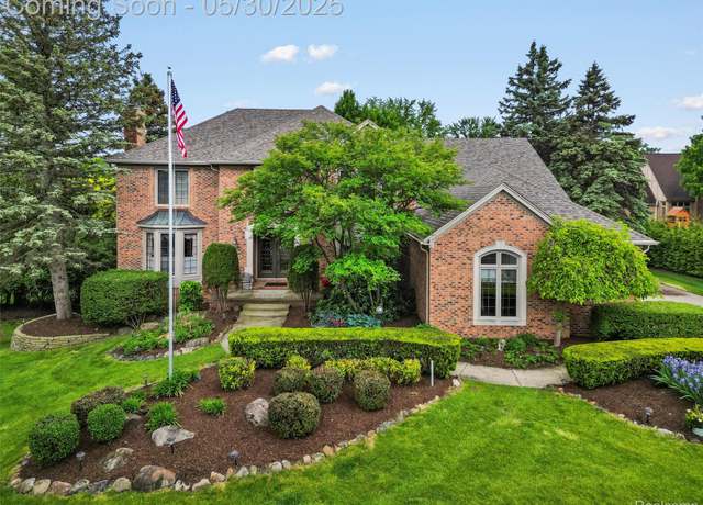 Property at 1552 Pebble Creek Dr, Rochester, MI 48307, 5 beds, 4 baths