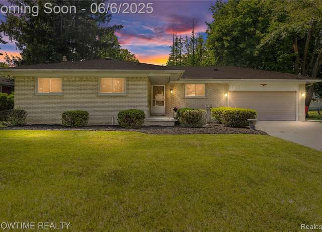 Property at 24635 River Heights St, Southfield, MI 48033, 3 beds, 1.5 baths