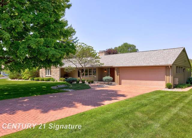 Property at 12 W Corral Dr, Saginaw, MI 48638, 3 beds, 3 baths