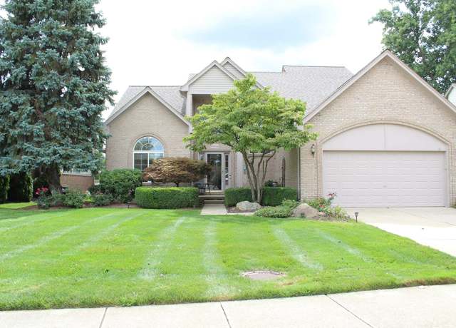 Property at 19804 Woodview Dr, Clinton Charter Township, MI 48038, 3 beds, 3 baths