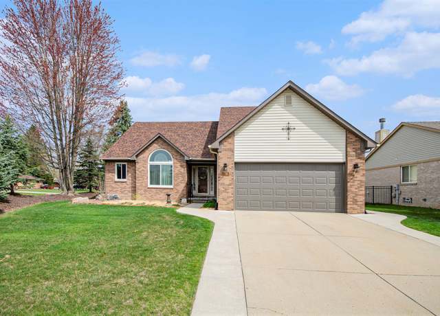 Property at 21173 Clear Creek Blvd, Clinton Township, MI 48036, 3 beds, 2.5 baths